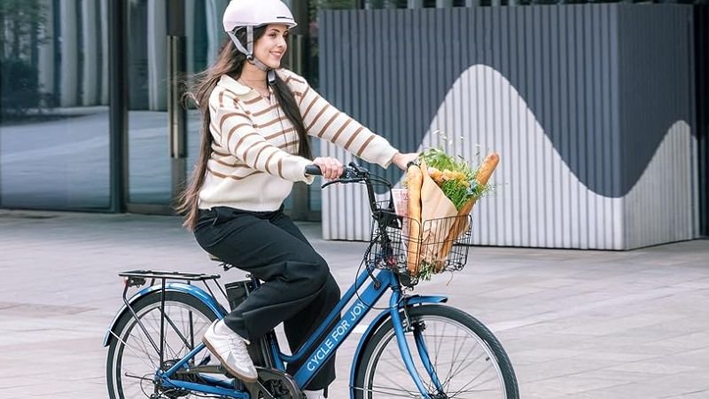 Assistência ao pedal na bicicleta elétrica em funcionamento